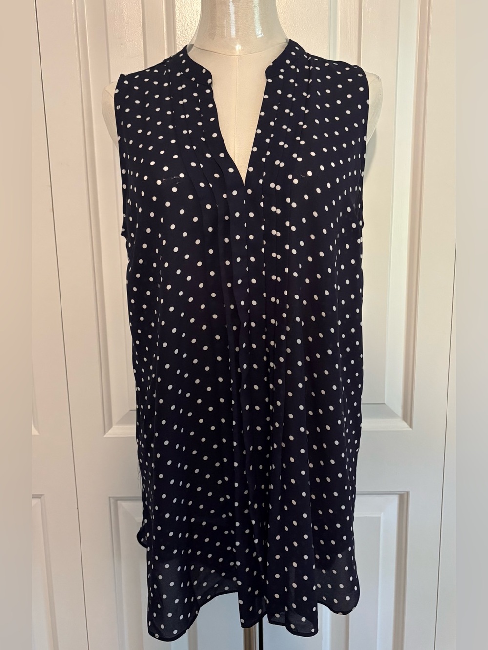 JACLYN SMITH, Navy Blue Polka Dot Sleeveless V-Neck Tunic, Size M
